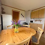 Lofoten Hiking Base בית נופש Haukland