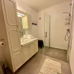 Lofoten Hiking Base בית נופש *